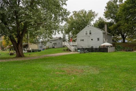 220,210 Kent Avenue NE Hartville OH 44632