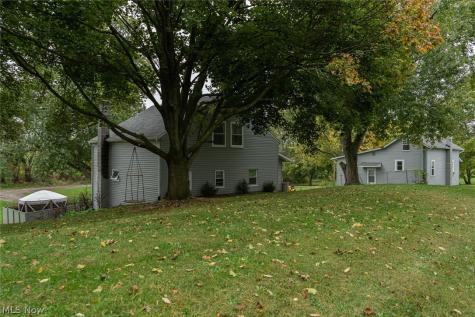 220,210 Kent Avenue NE Hartville OH 44632