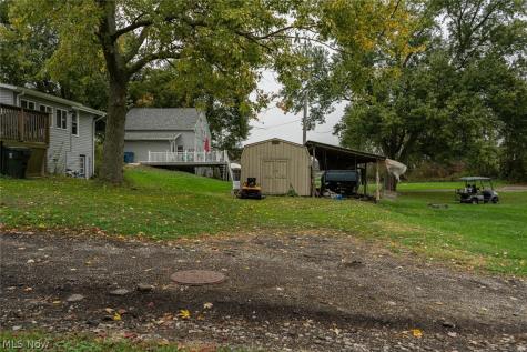 220,210 Kent Avenue NE Hartville OH 44632