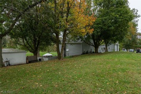 220,210 Kent Avenue NE Hartville OH 44632
