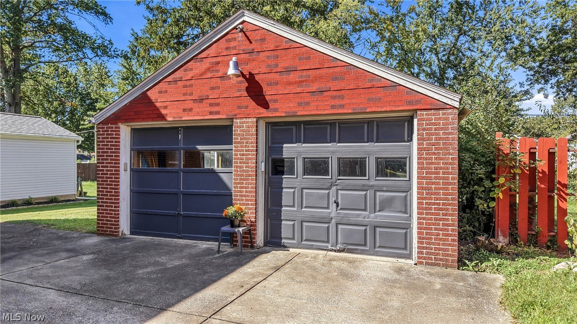 676 SE Central Parkway Avenue SE Warren OH 44484