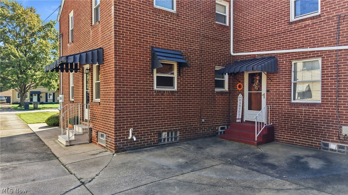 676 SE Central Parkway Avenue SE Warren OH 44484