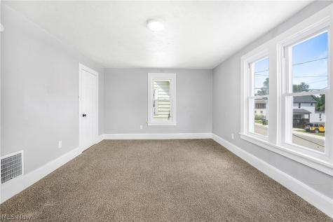885 Wales Road NE Massillon OH 44646
