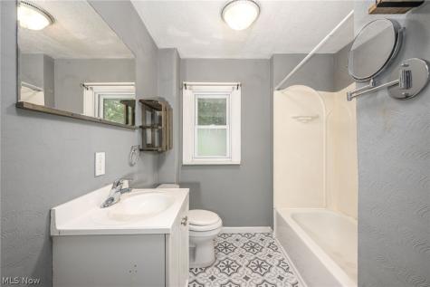 324 Eastland Avenue Akron OH 44305