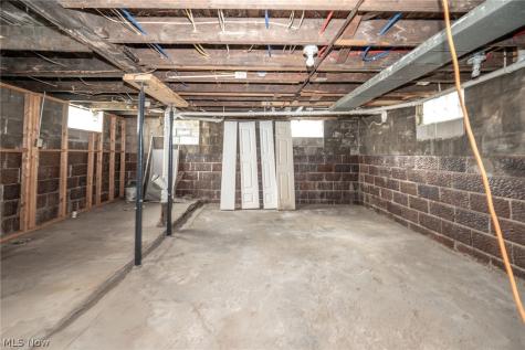 324 Eastland Avenue Akron OH 44305