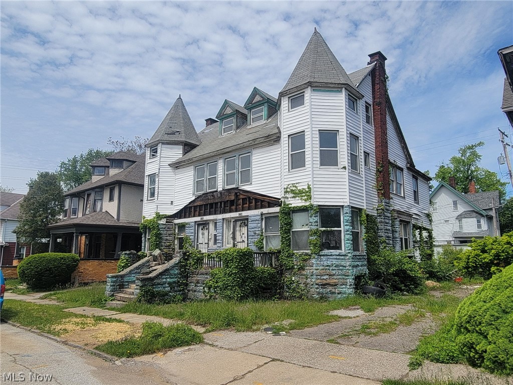 1737 Lakefront Avenue East Cleveland OH 44112