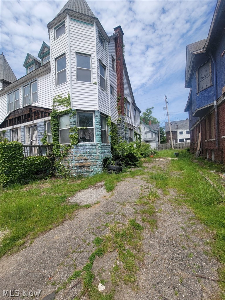 1737 Lakefront Avenue East Cleveland OH 44112
