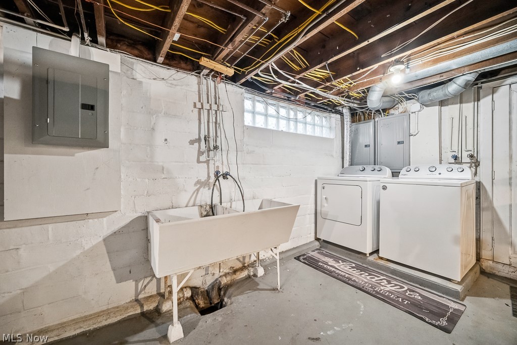 15611 Delaware Avenue Lakewood OH 44107