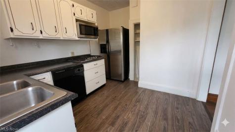 4764 Pearl Road Cleveland OH 44109