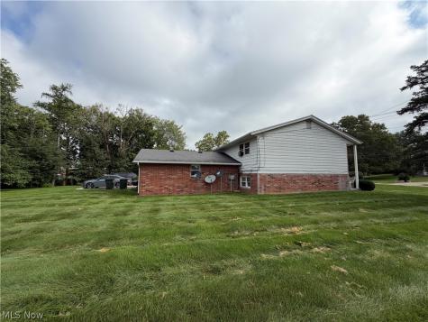 813 S Nickelplate Street Louisville OH 44641