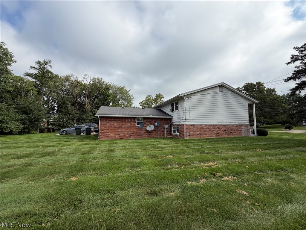 813 S Nickelplate Street Louisville OH 44641
