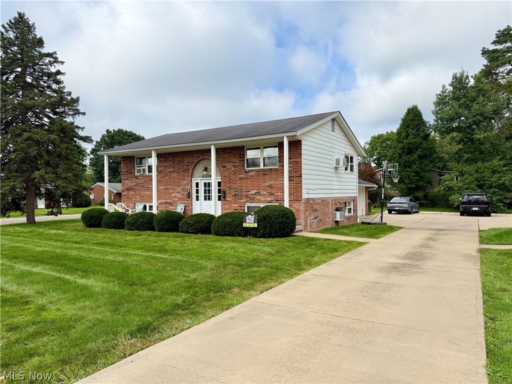 813 S Nickelplate Street Louisville OH 44641