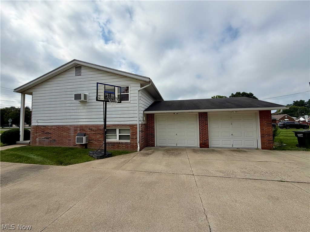 813 S Nickelplate Street Louisville OH 44641