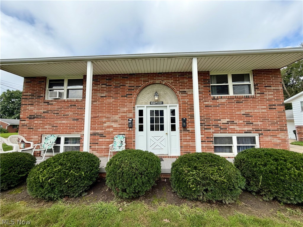 813 S Nickelplate Street Louisville OH 44641