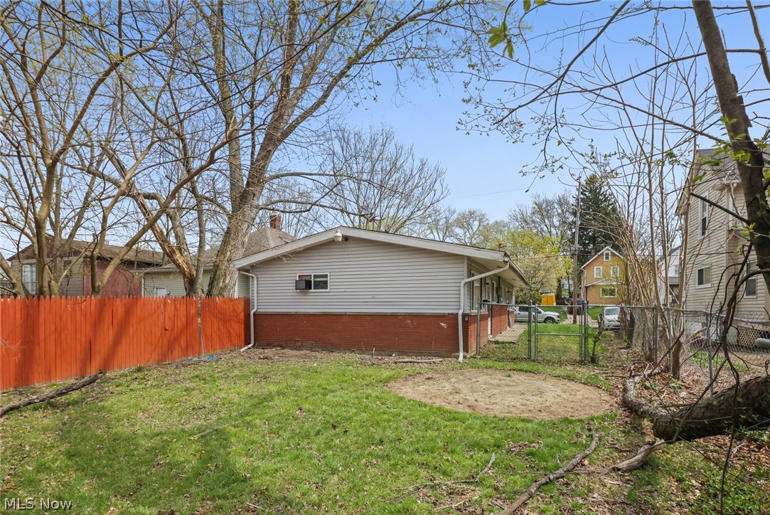 1208-1210 Bellows Street Akron OH 44301