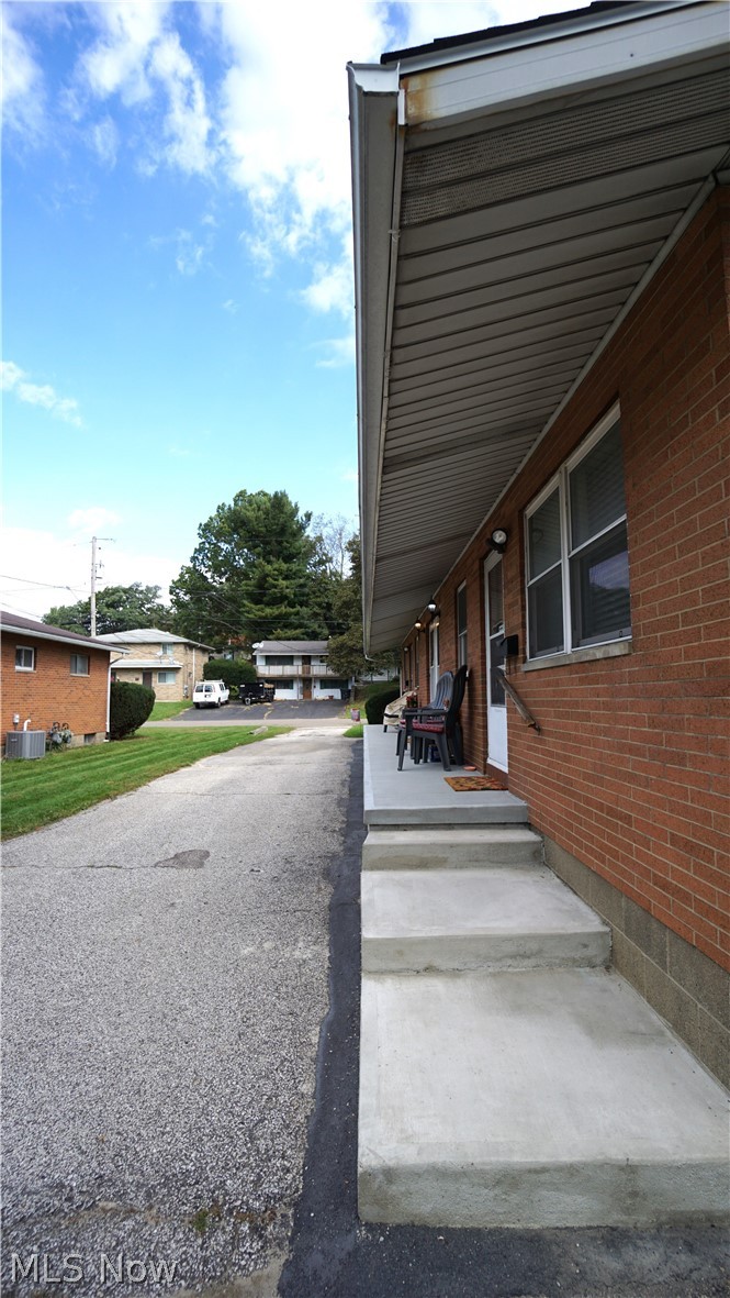 2350-2352 Nicholas Avenue Akron OH 44305