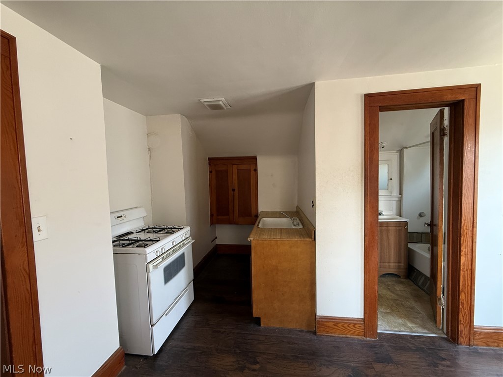 18309 Edgerton Road Cleveland OH 44119