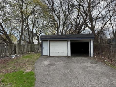 1333 E 68th Street Cleveland OH 44103
