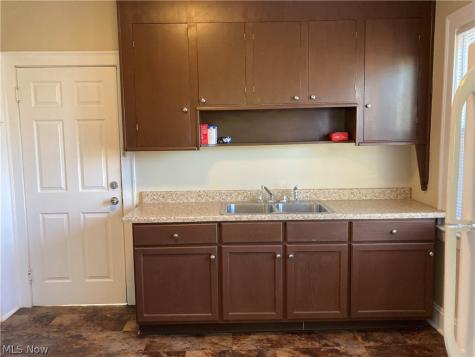 2110 Bunts Road Lakewood OH 44107
