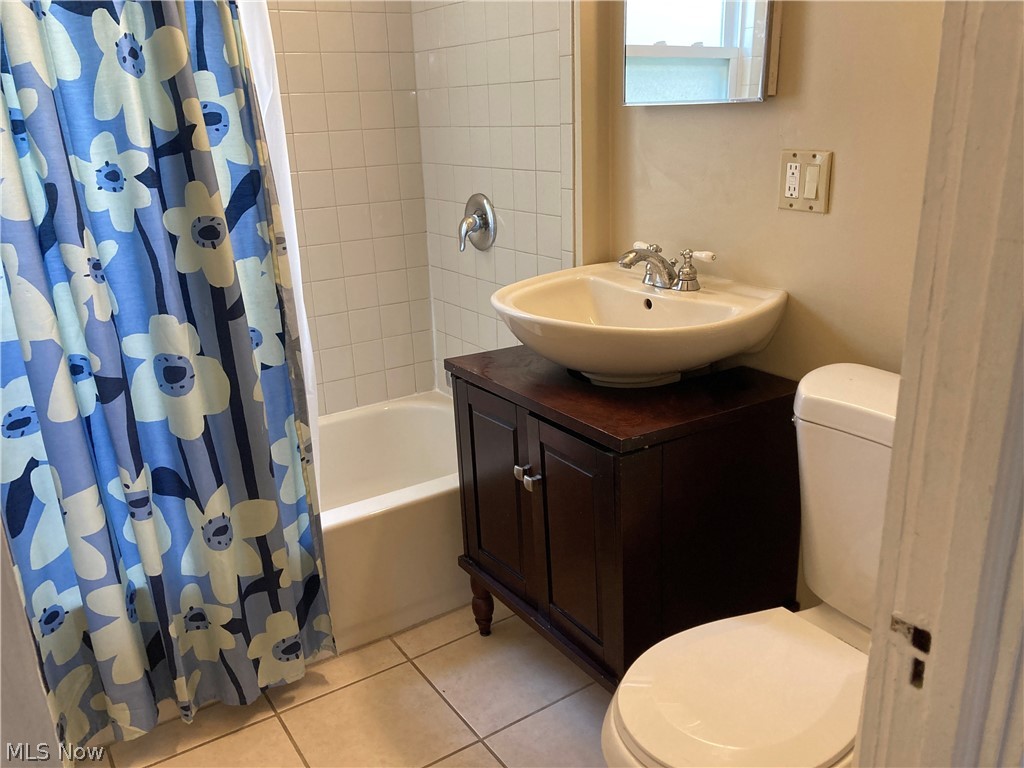 2110 Bunts Road Lakewood OH 44107