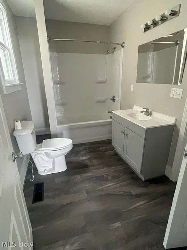 1006 Gaston Avenue Cambridge OH 43725