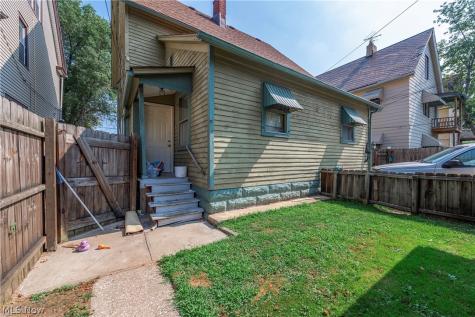 3097 Bradwell Avenue Cleveland OH 44109