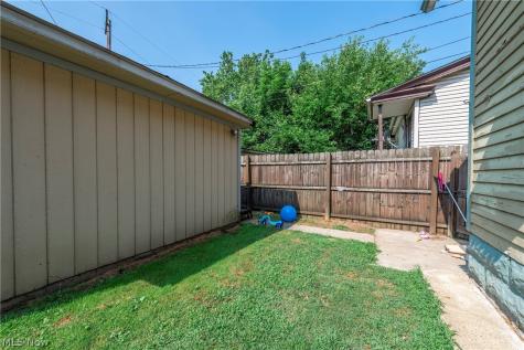 3097 Bradwell Avenue Cleveland OH 44109