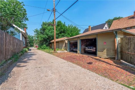 3097 Bradwell Avenue Cleveland OH 44109