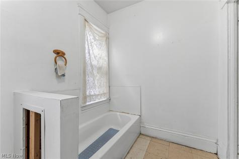 3676 E 65th Street Cleveland OH 44105