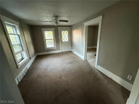 653 E 159th Street Cleveland OH 44110
