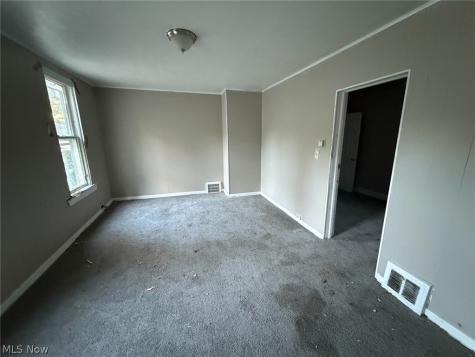 653 E 159th Street Cleveland OH 44110