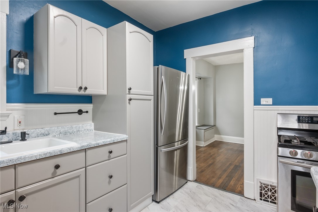 1286 Fry Avenue Lakewood OH 44107