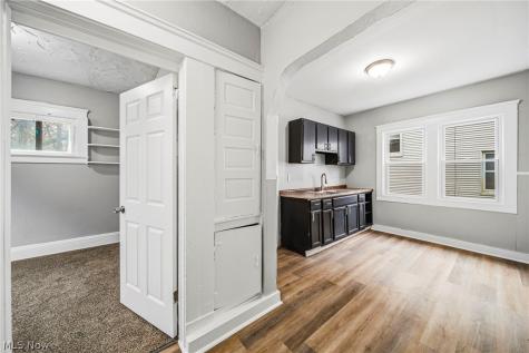 9512 Parkview Avenue Cleveland OH 44104