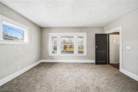 9512 Parkview Avenue Cleveland OH 44104
