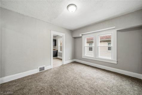 9512 Parkview Avenue Cleveland OH 44104