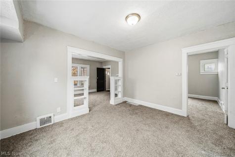 9512 Parkview Avenue Cleveland OH 44104