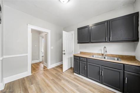 9512 Parkview Avenue Cleveland OH 44104