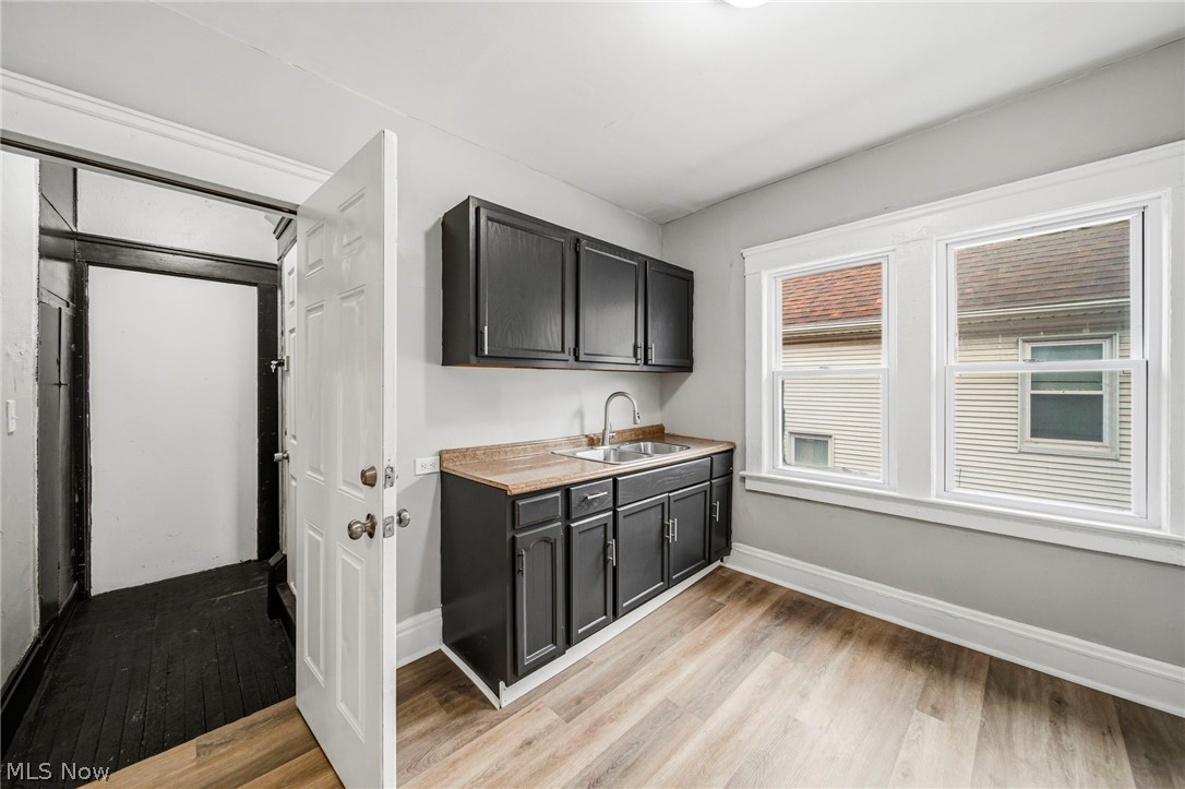9512 Parkview Avenue Cleveland OH 44104