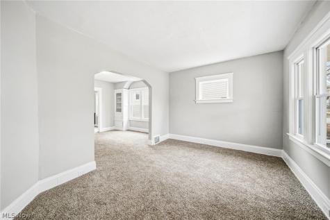 9512 Parkview Avenue Cleveland OH 44104