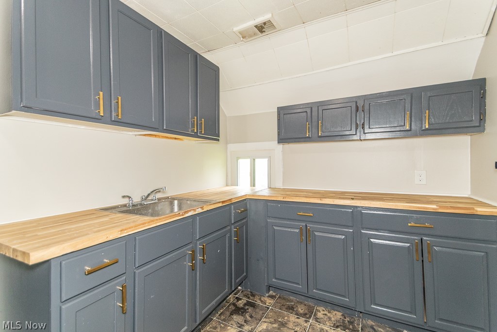 3295 W 46th Street Cleveland OH 44102