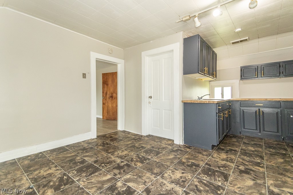 3295 W 46th Street Cleveland OH 44102