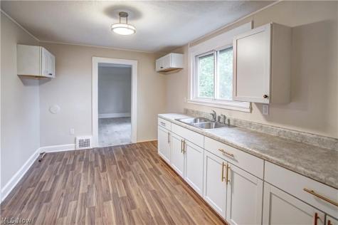 7619 Lawn Avenue Cleveland OH 44102