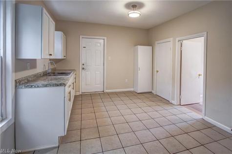 7619 Lawn Avenue Cleveland OH 44102