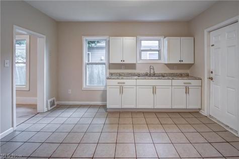 7619 Lawn Avenue Cleveland OH 44102
