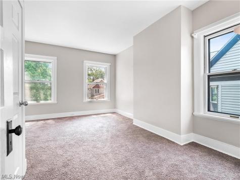 6110 W Clinton Avenue Cleveland OH 44102