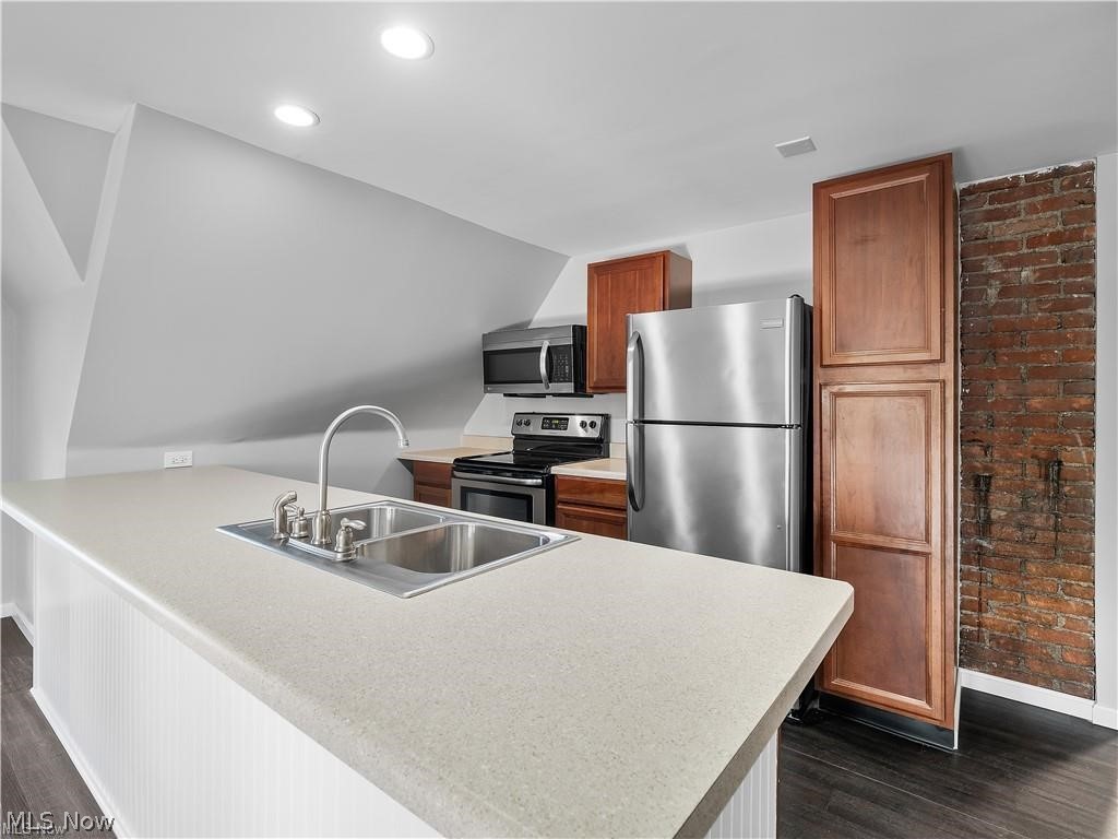 6110 W Clinton Avenue Cleveland OH 44102