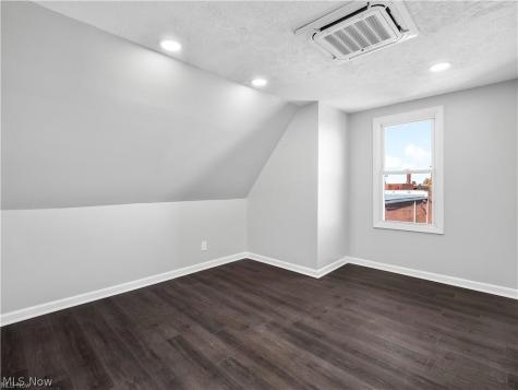 6110 W Clinton Avenue Cleveland OH 44102