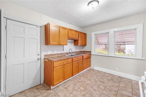 1719 Wayside Road Cleveland OH 44112