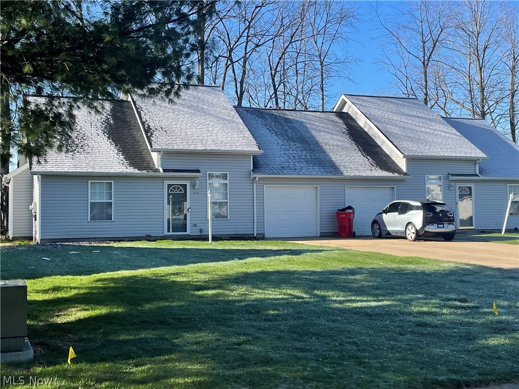 1918-1920 Eastbranch Circle NE Canton OH 44705