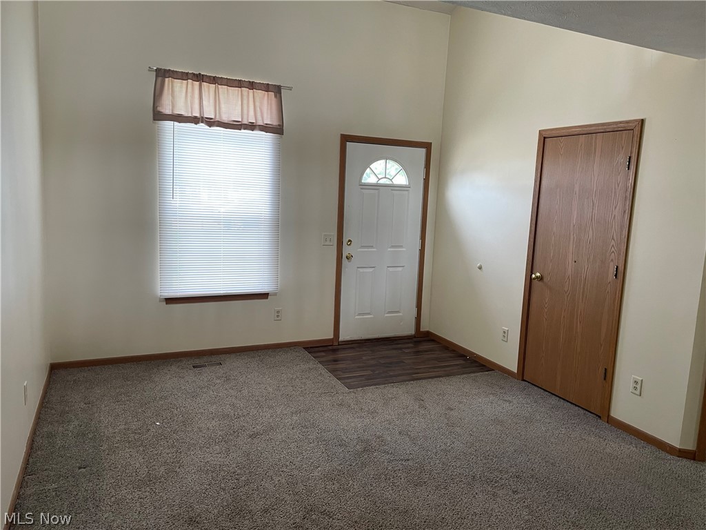 1918-1920 Eastbranch Circle NE Canton OH 44705